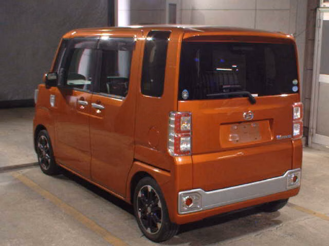 DAIHATSU WAKE