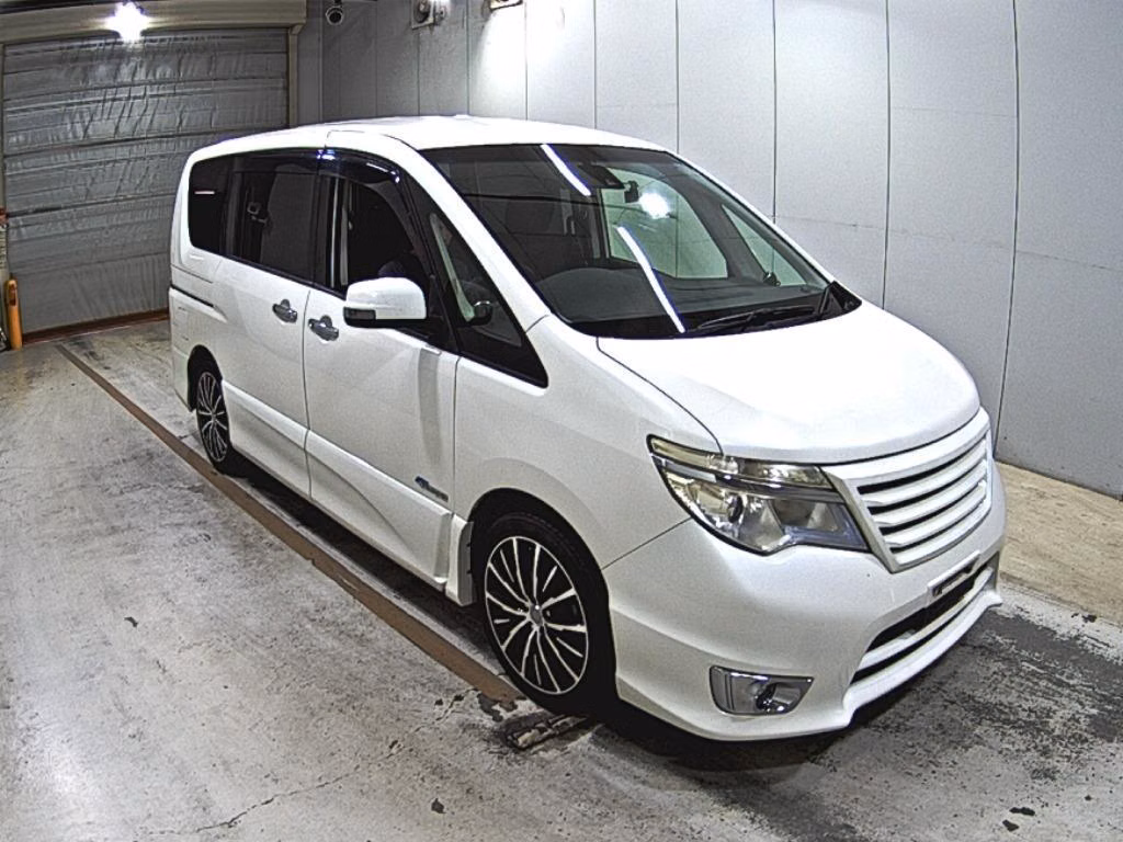 NISSAN SERENA