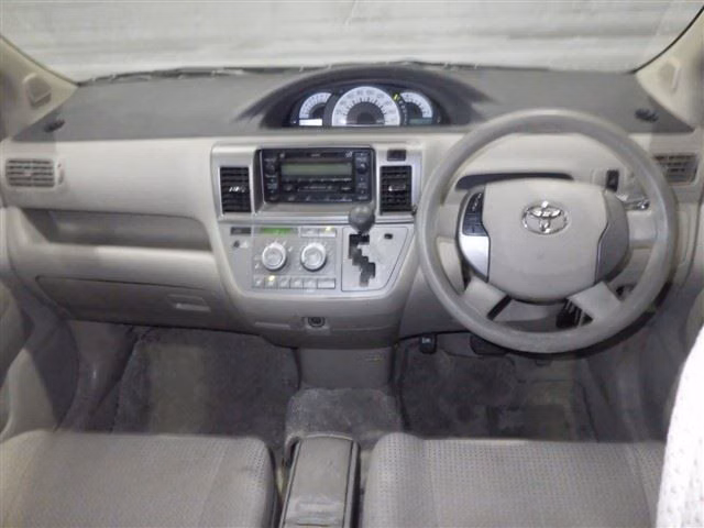 TOYOTA RAUM