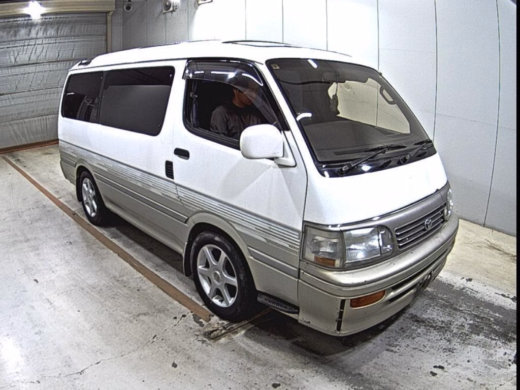 TOYOTA HIACE