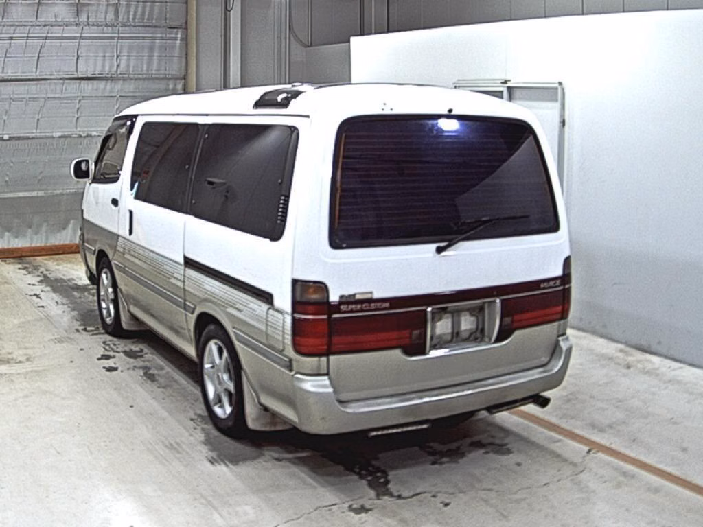 TOYOTA HIACE