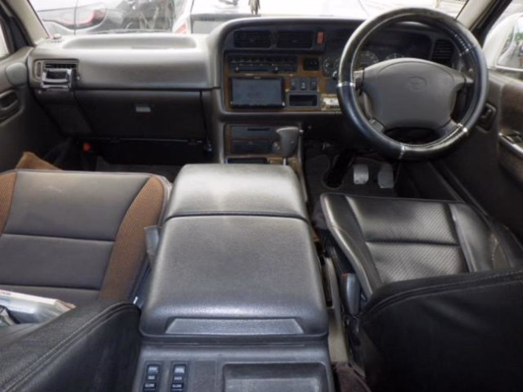 TOYOTA HIACE
