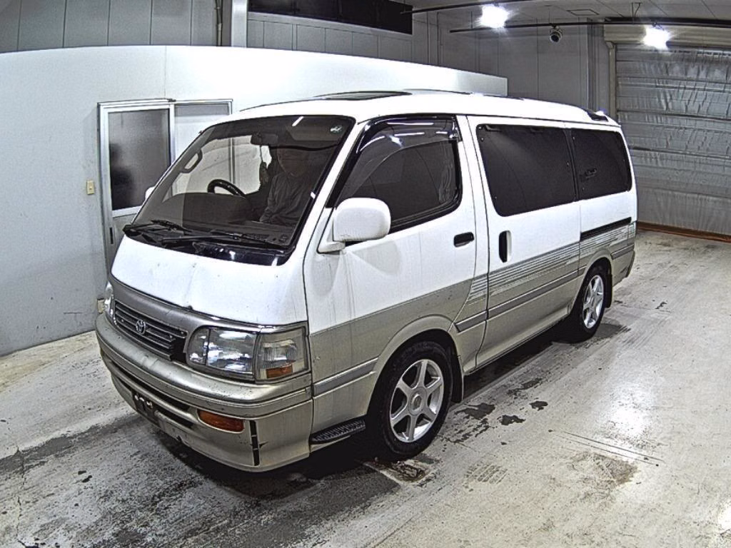 TOYOTA HIACE