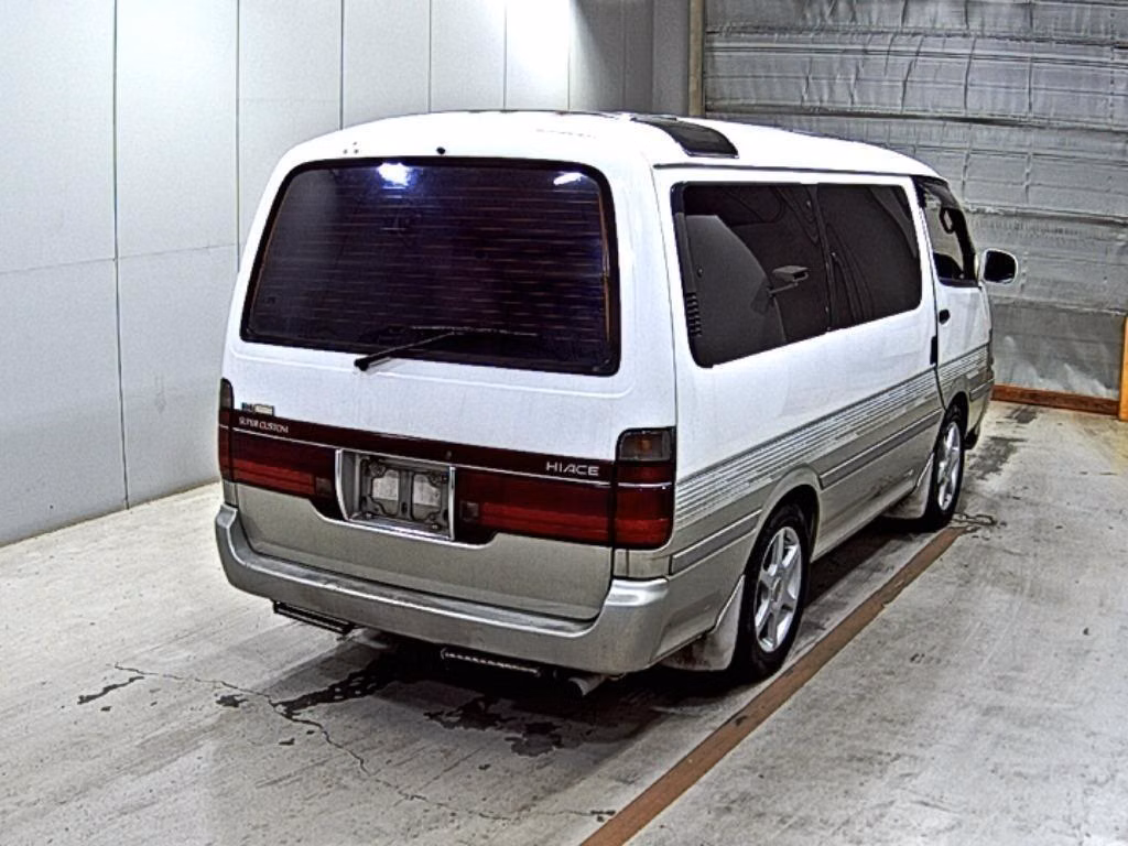 TOYOTA HIACE