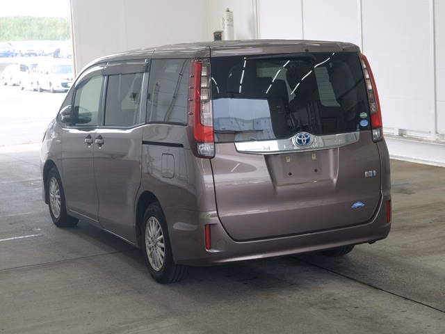 TOYOTA NOAH
