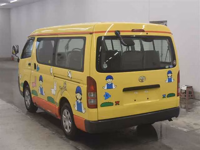 TOYOTA HIACE