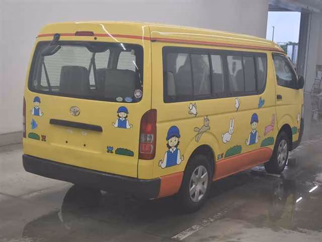 TOYOTA HIACE