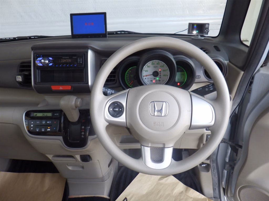 HONDA N-BOX+