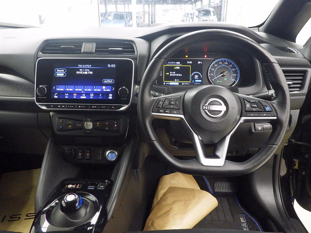 NISSAN LEAF