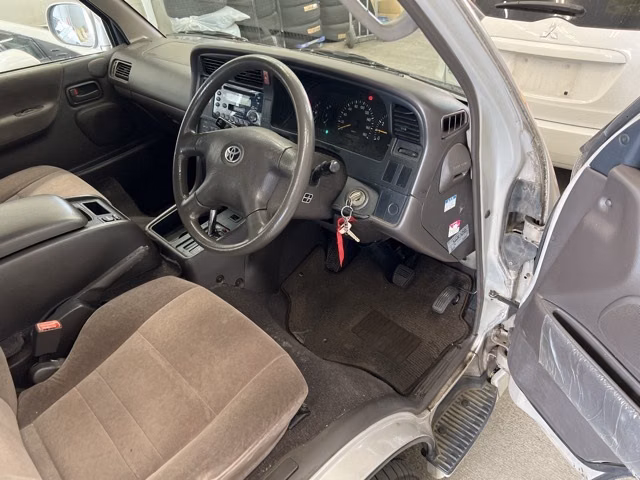 TOYOTA HIACE