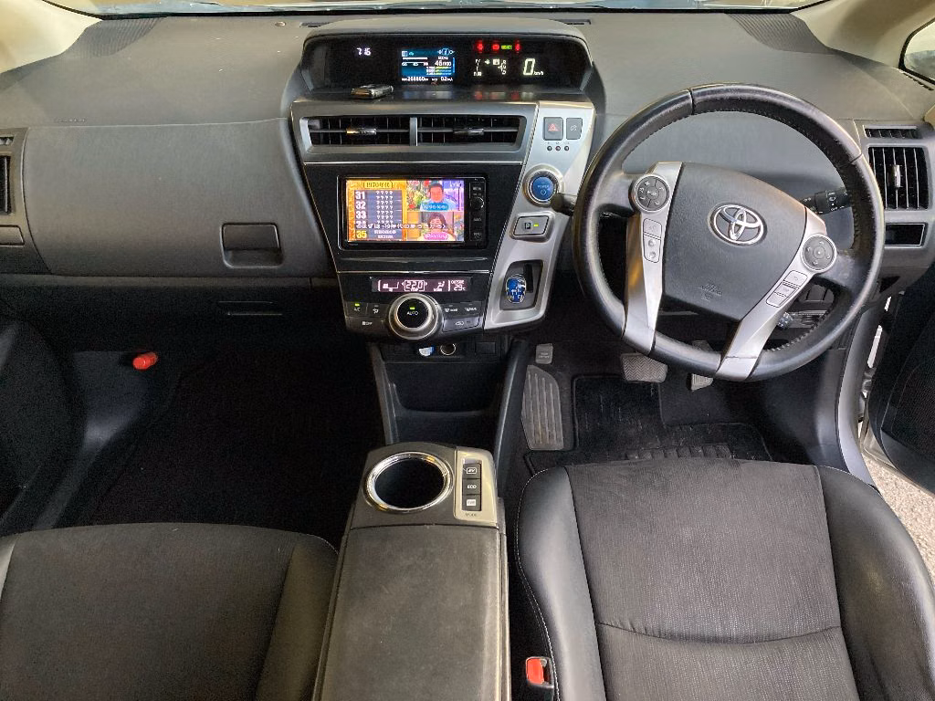 TOYOTA PRIUS ALPHA
