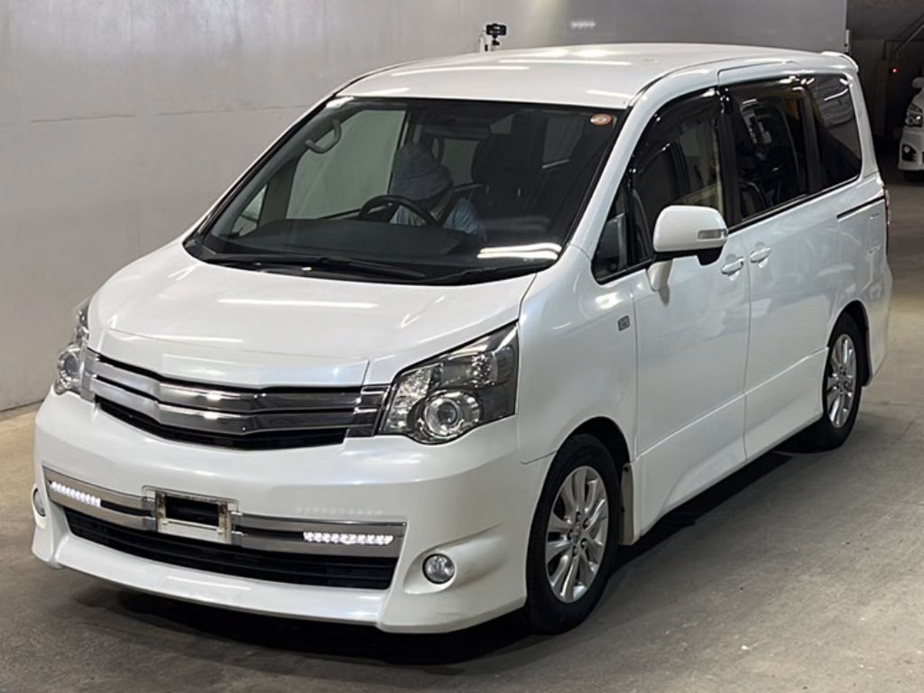 TOYOTA NOAH