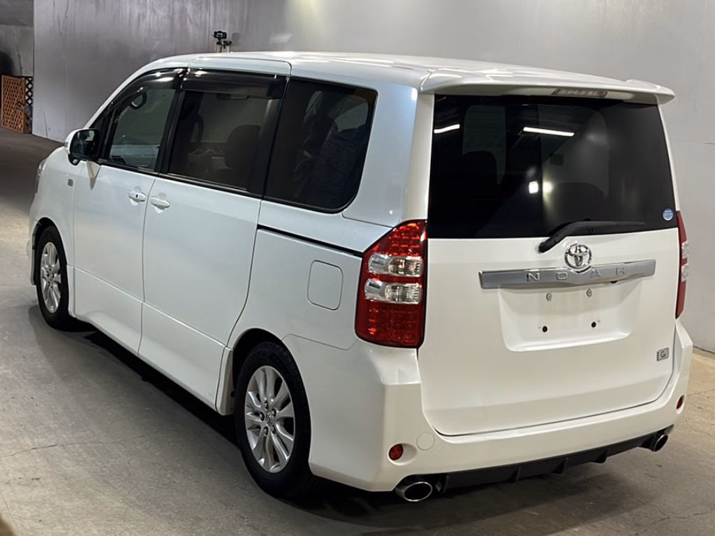 TOYOTA NOAH