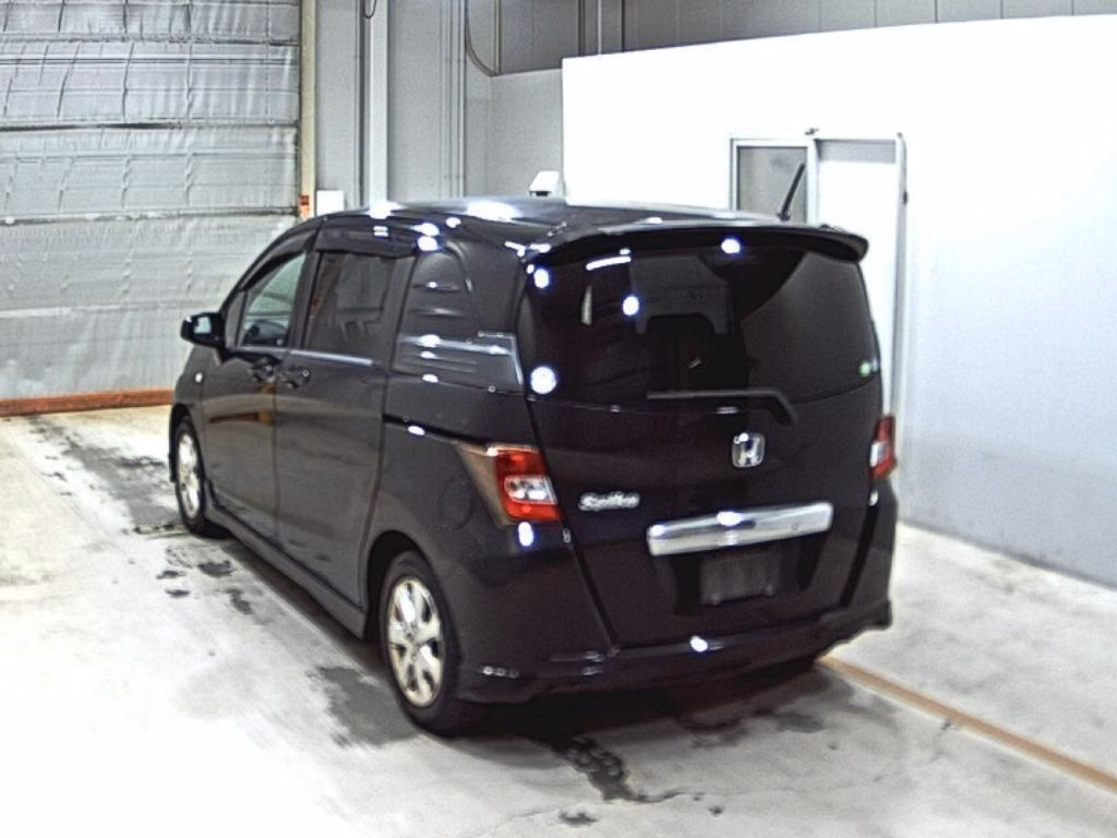 HONDA FREED SPIKE