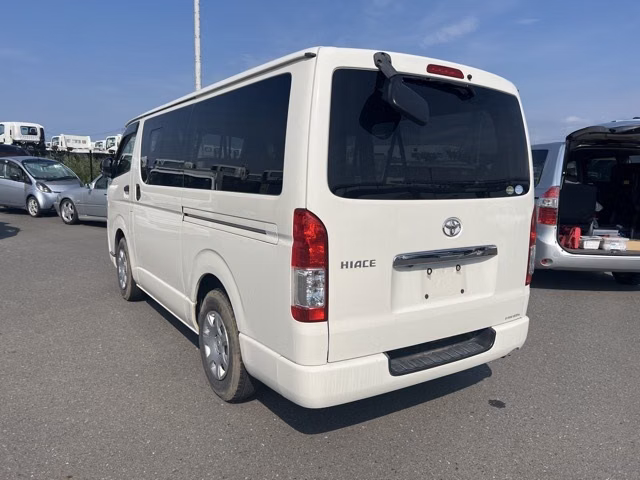 TOYOTA REGIUS ACE