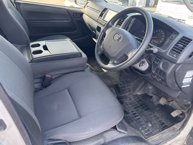 TOYOTA REGIUS ACE