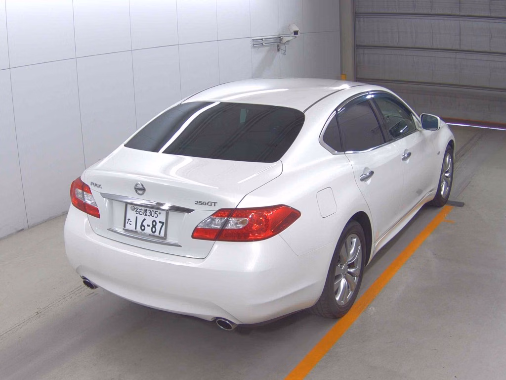 NISSAN FUGA