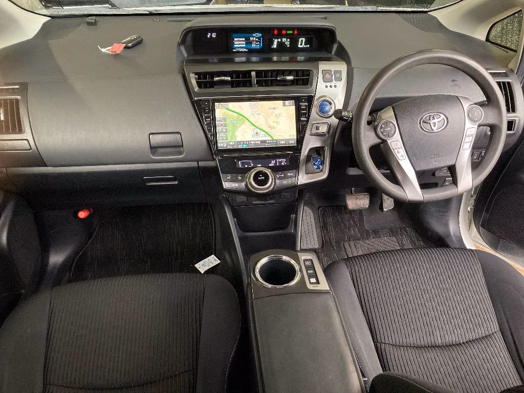 TOYOTA PRIUS ALPHA