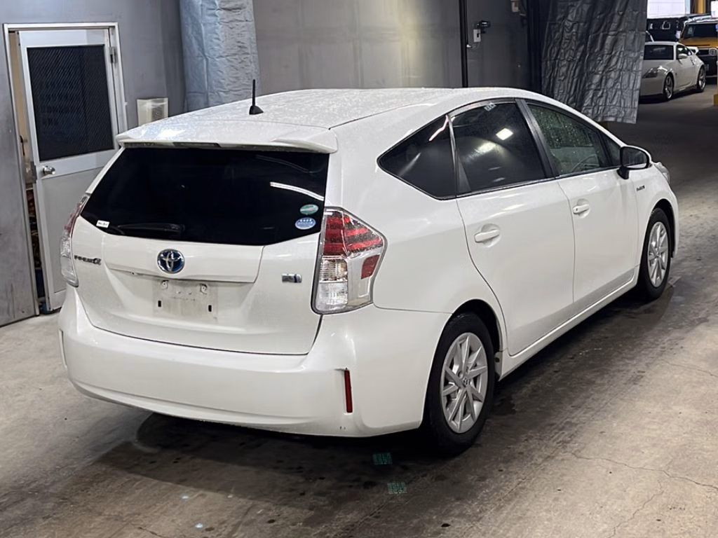 TOYOTA PRIUS ALPHA