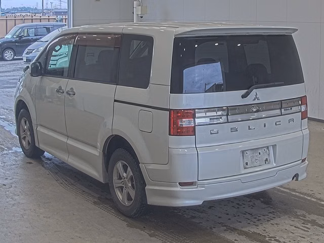 MITSUBISHI DELICA D:5