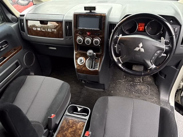 MITSUBISHI DELICA D:5