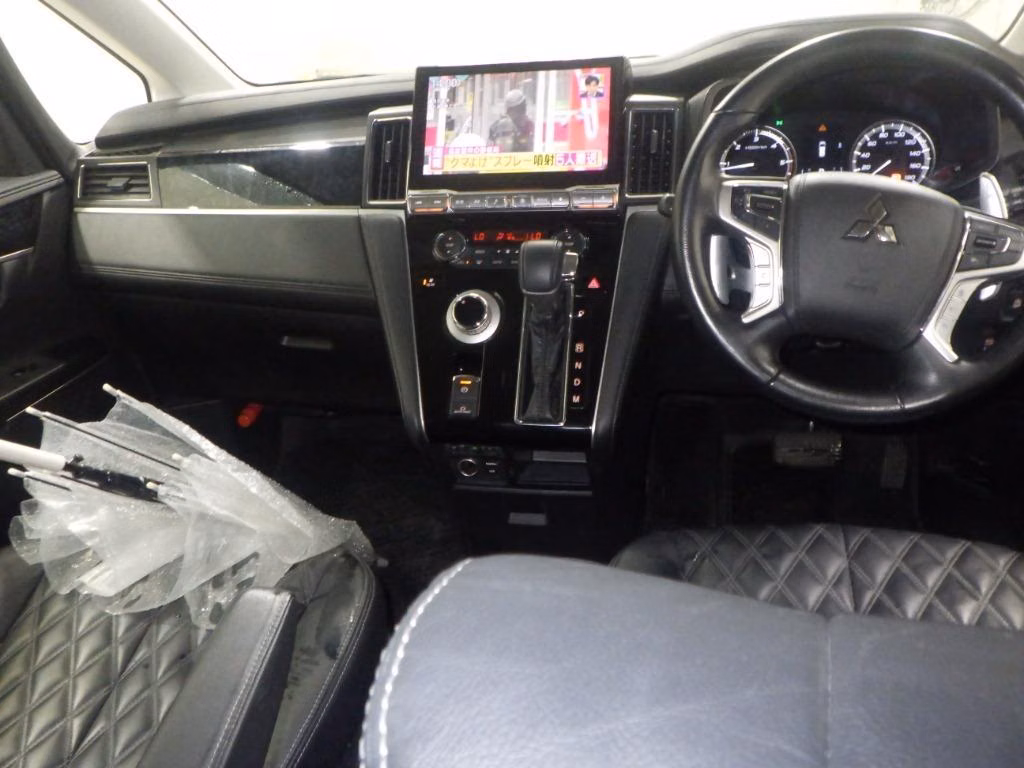 MITSUBISHI DELICA D:5