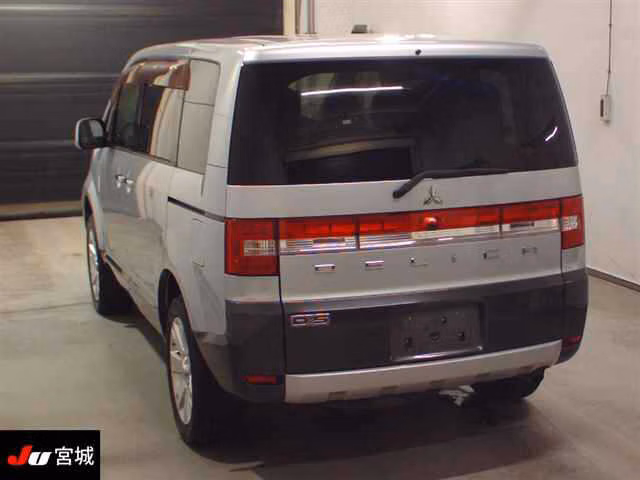 MITSUBISHI DELICA D:5
