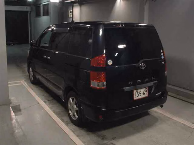 TOYOTA NOAH