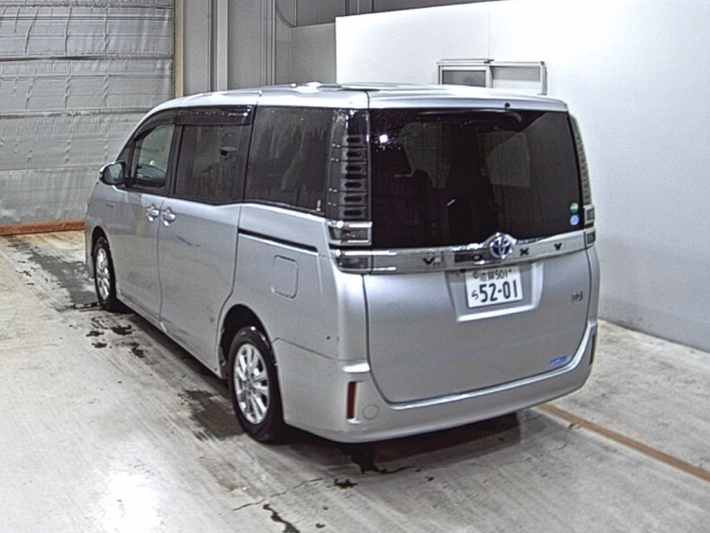 TOYOTA VOXY