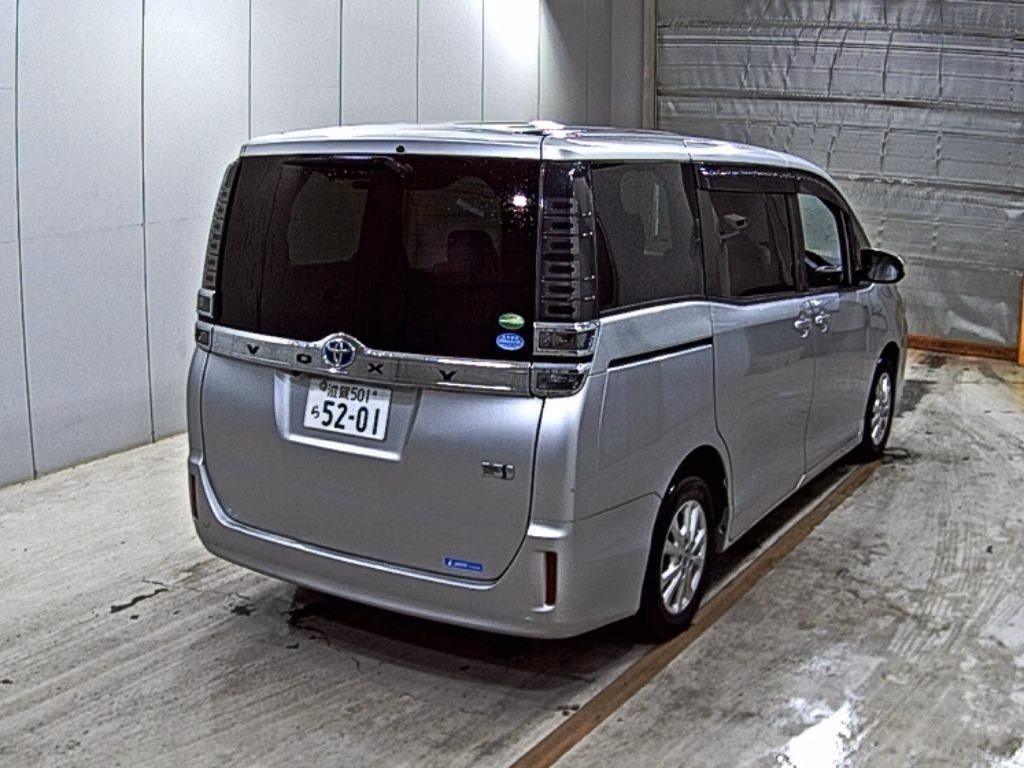 TOYOTA VOXY