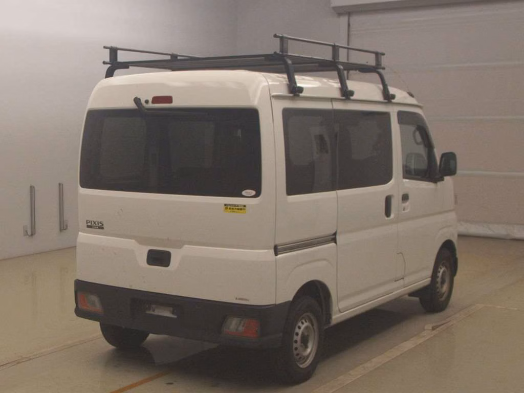 TOYOTA PIXIS VAN