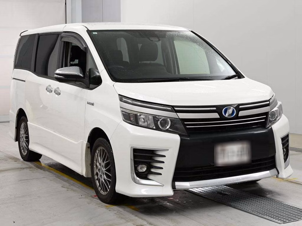 TOYOTA VOXY