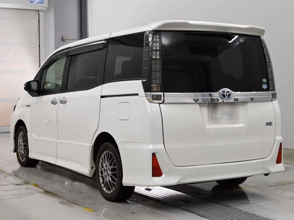 TOYOTA VOXY