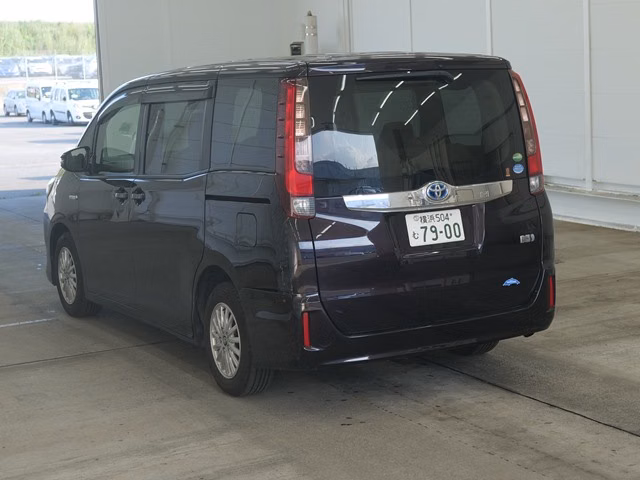 TOYOTA NOAH