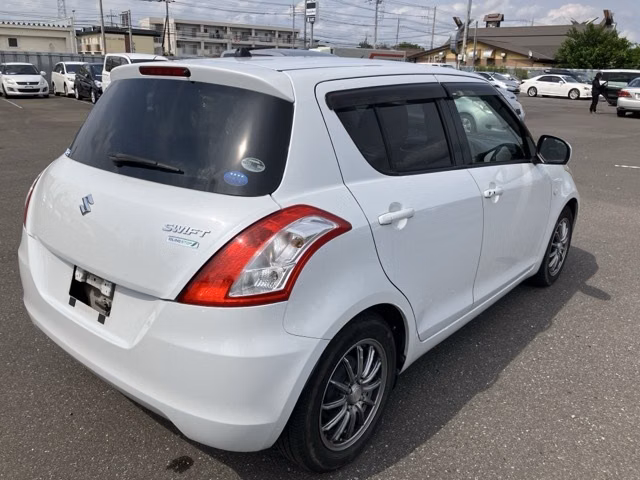 SUZUKI SWIFT
