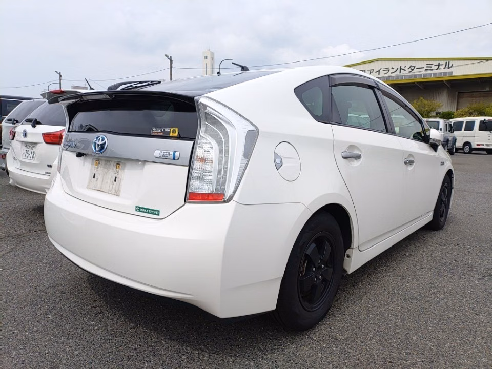 TOYOTA PRIUS PHV