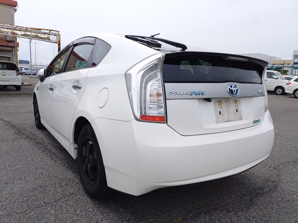 TOYOTA PRIUS PHV