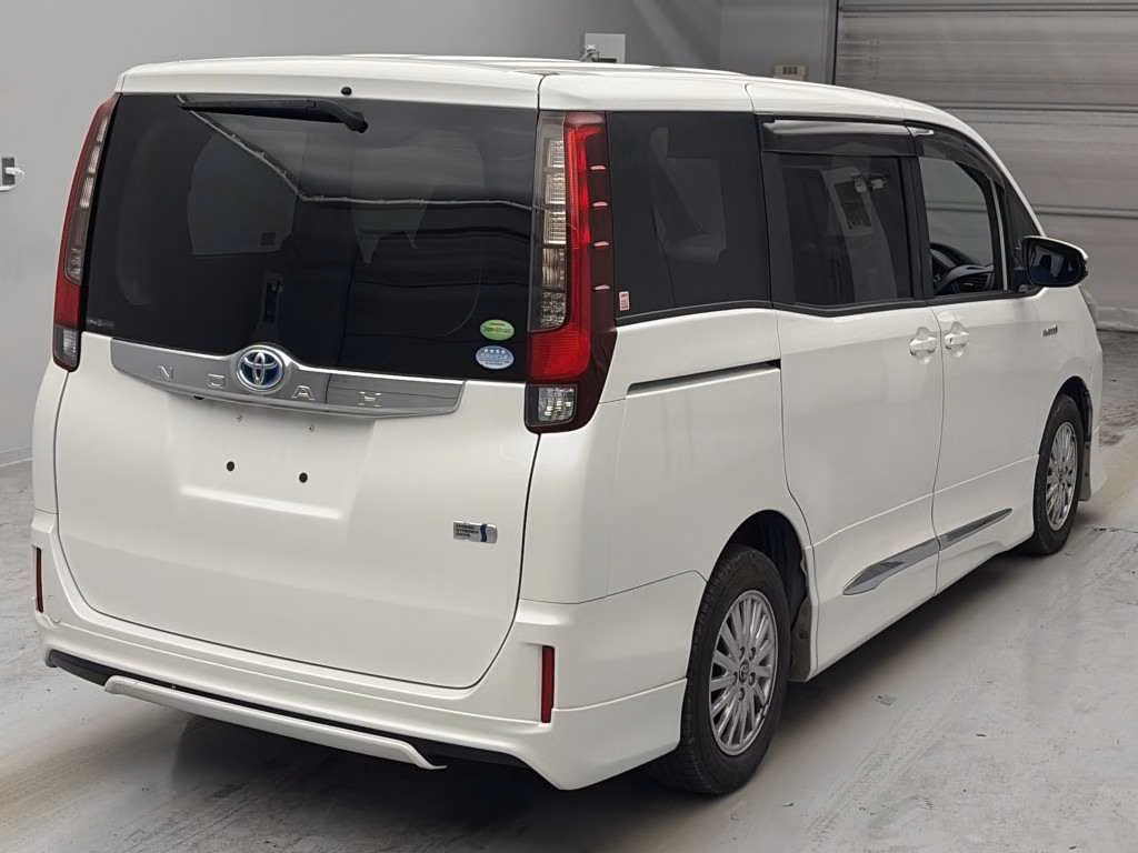 TOYOTA NOAH