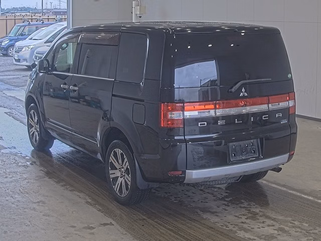 MITSUBISHI DELICA D:5