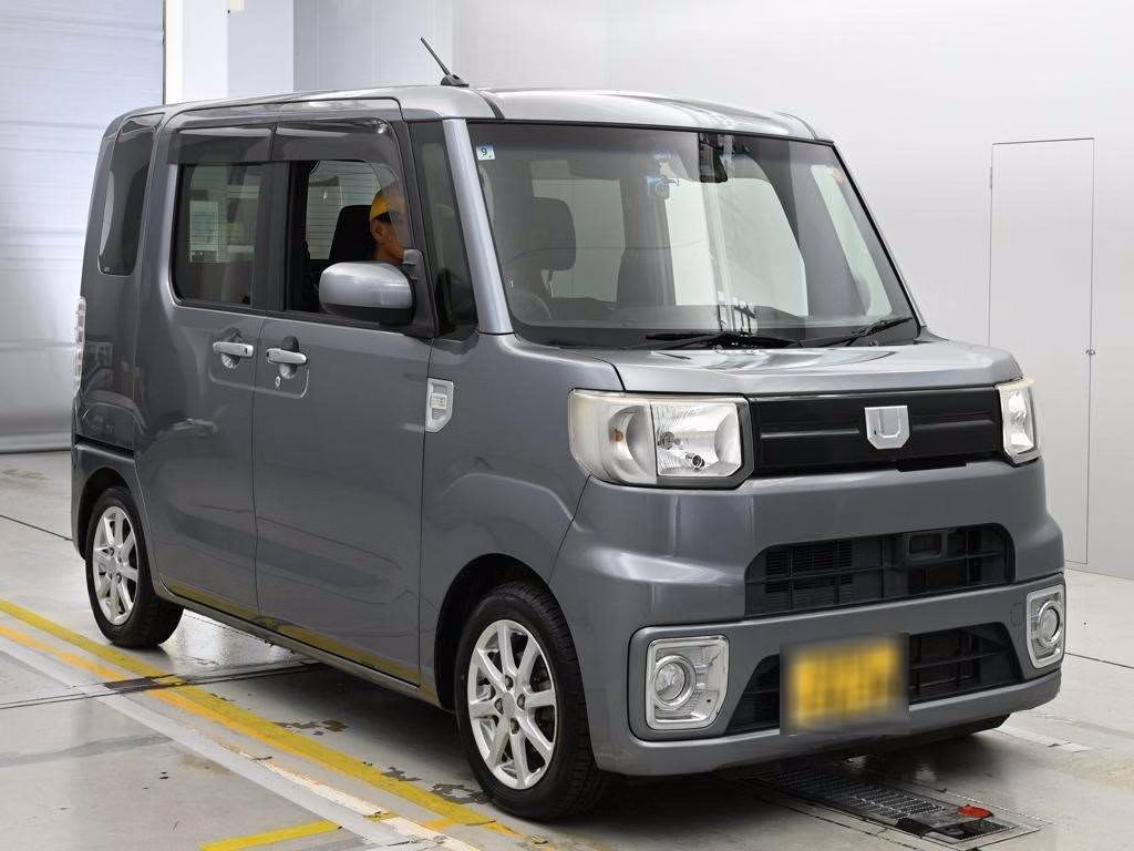 DAIHATSU WAKE