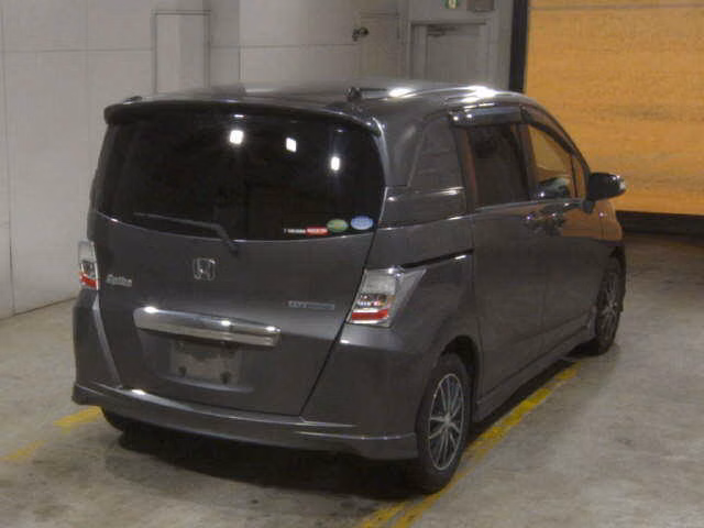 HONDA FREED SPIKE