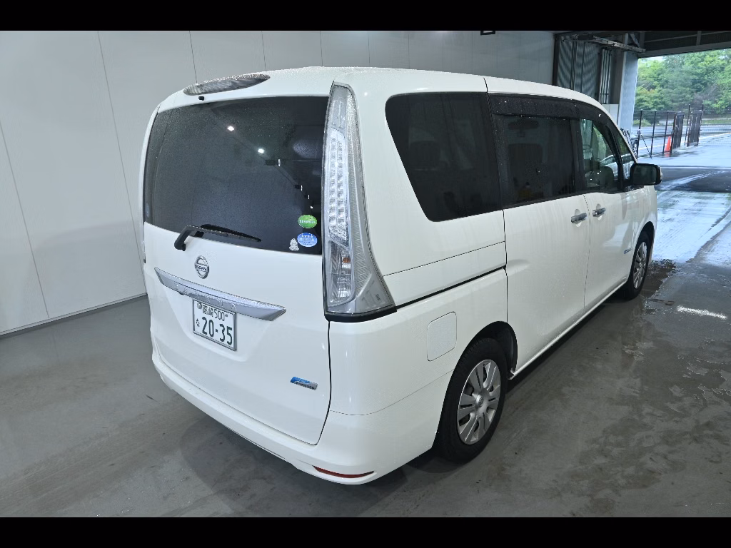NISSAN SERENA