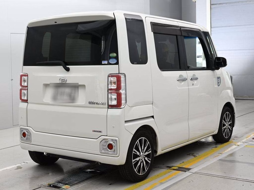 DAIHATSU WAKE