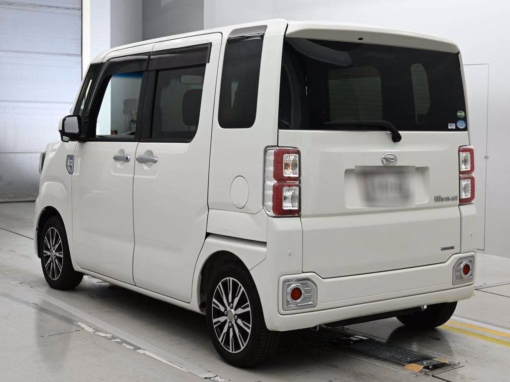 DAIHATSU WAKE