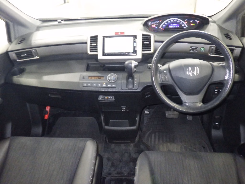 HONDA FREED SPIKE