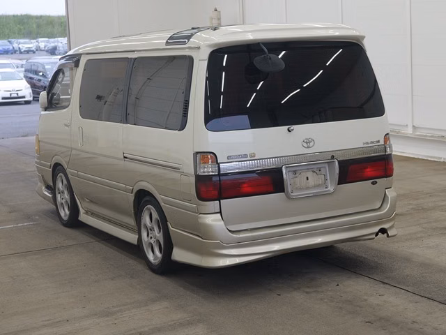 TOYOTA HIACE