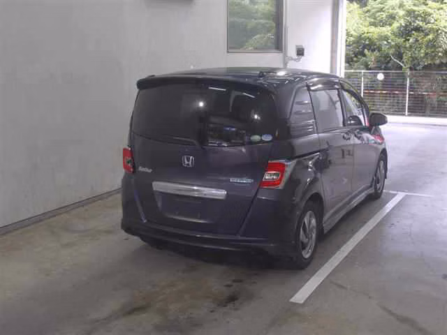 HONDA FREED SPIKE