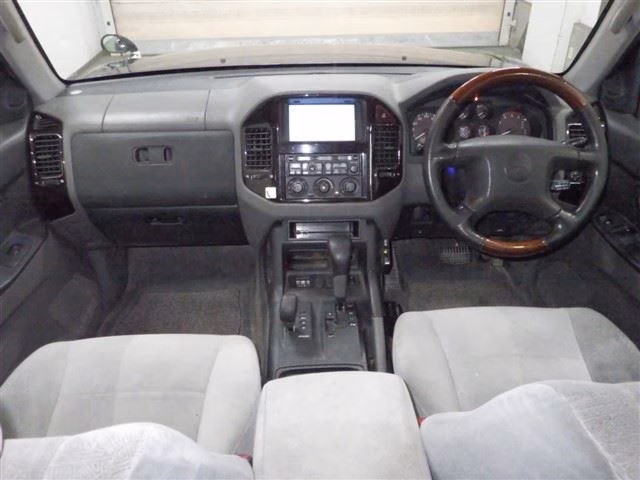 MITSUBISHI PAJERO