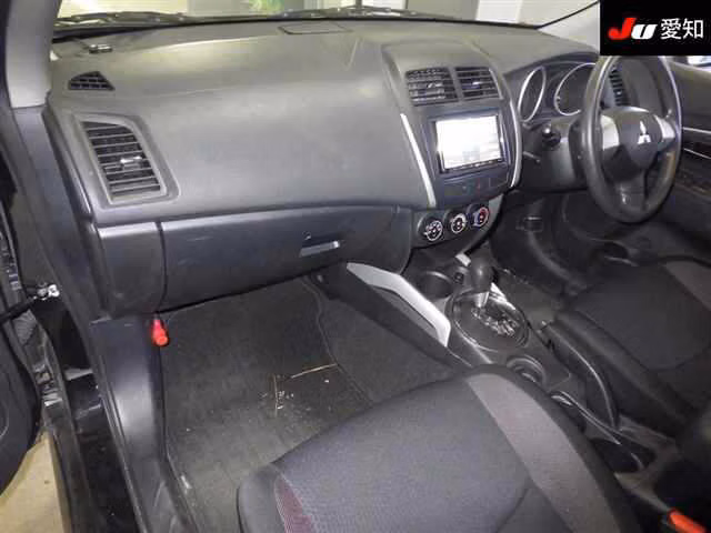 MITSUBISHI RVR