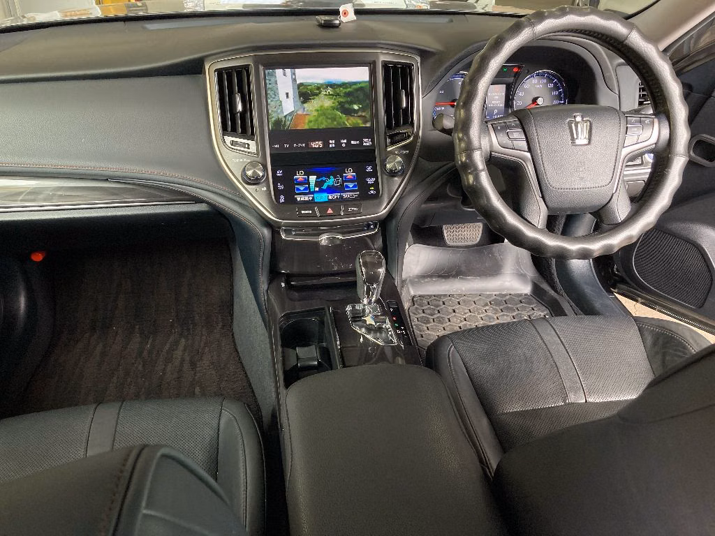 TOYOTA CROWN